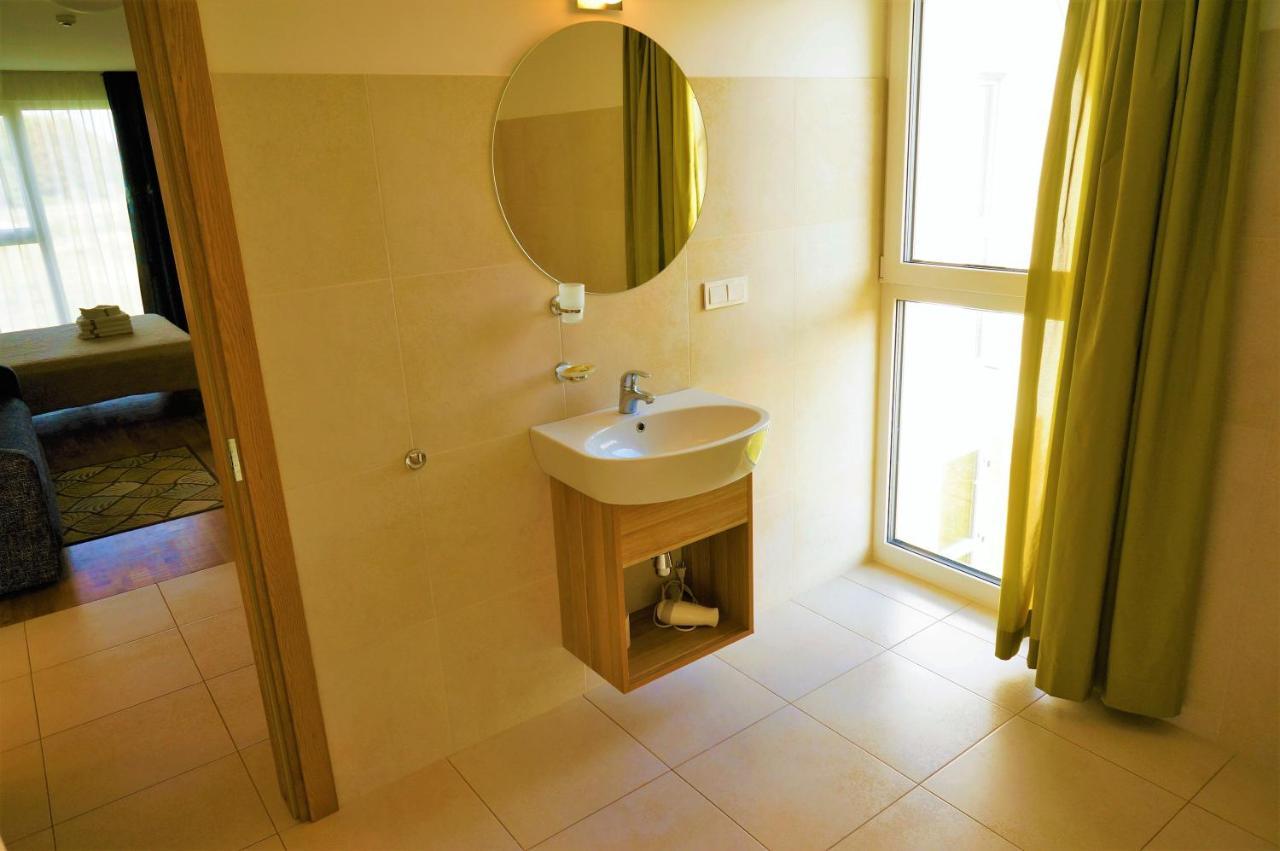 Smelio Vila Apartments พาลังกา ภายนอก รูปภาพ